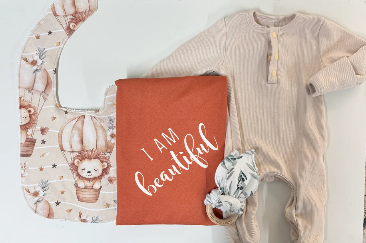 LITTLE WARRIOR & CO ORGANIC COTTON FEEDING BIB - CUB LEO