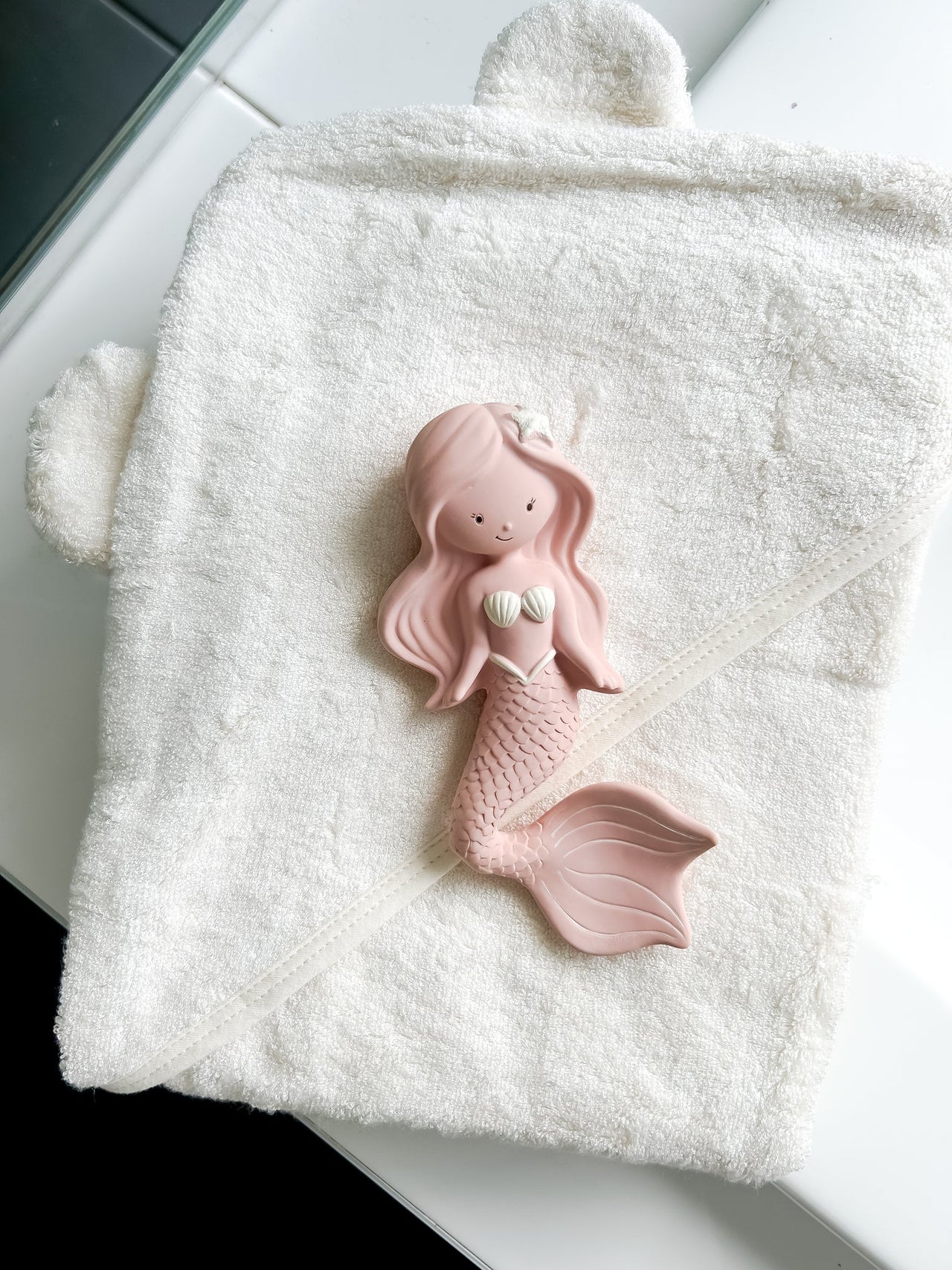 WINNIE PARKES MAEVE THE MERMAID NATURAL RUBBER TEETHER - BERRY