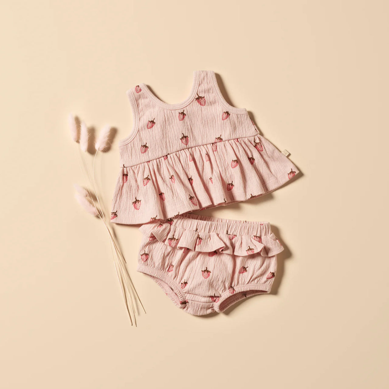 WILSON & FRENCHY STRAWBERRY KISSES ORGANIC RUFFLE SET