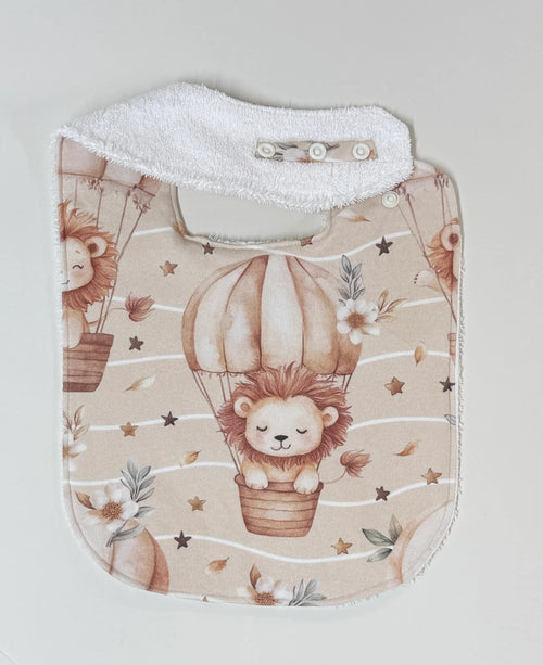 LITTLE WARRIOR & CO ORGANIC COTTON FEEDING BIB - CUB LEO