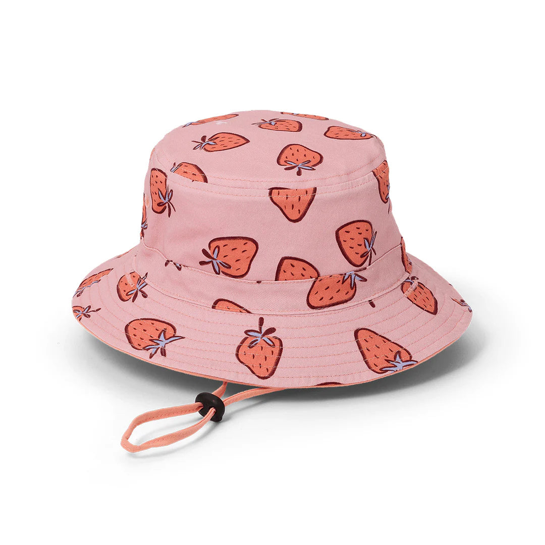 CRYWOLF REVERSIBLE BUCKET HAT STRAWBERRY SPLASH