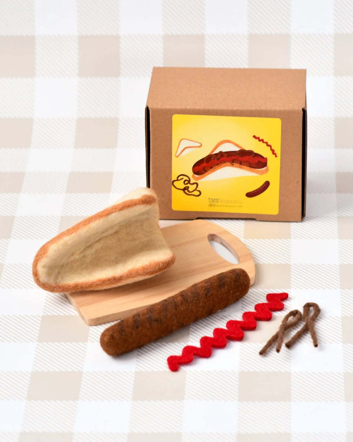 TARA TREASURES FELT SNAG SAUSAGE SIZZLE SET