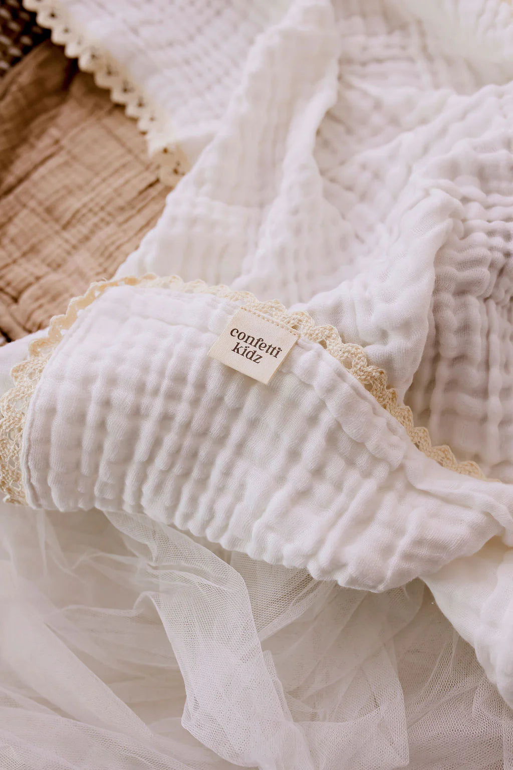 CONFETTI KIDZ MUSLIN BLANKET WITH LACE TRIM - WHITE