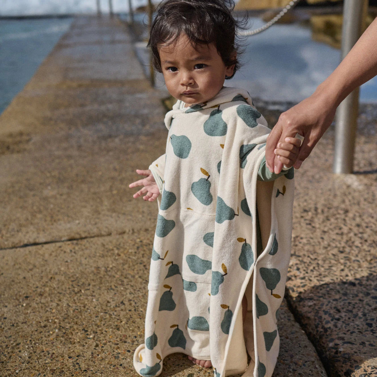 NATURE BABY ORGANIC COTTON PONCHO TOWEL PEAR PRINT