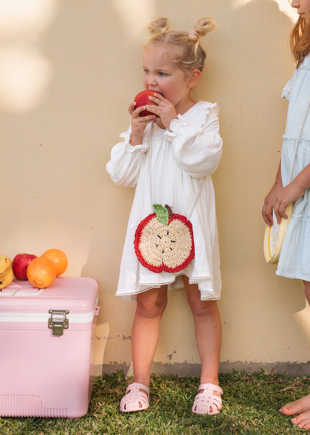 ACORN APPLE STRAW BAG