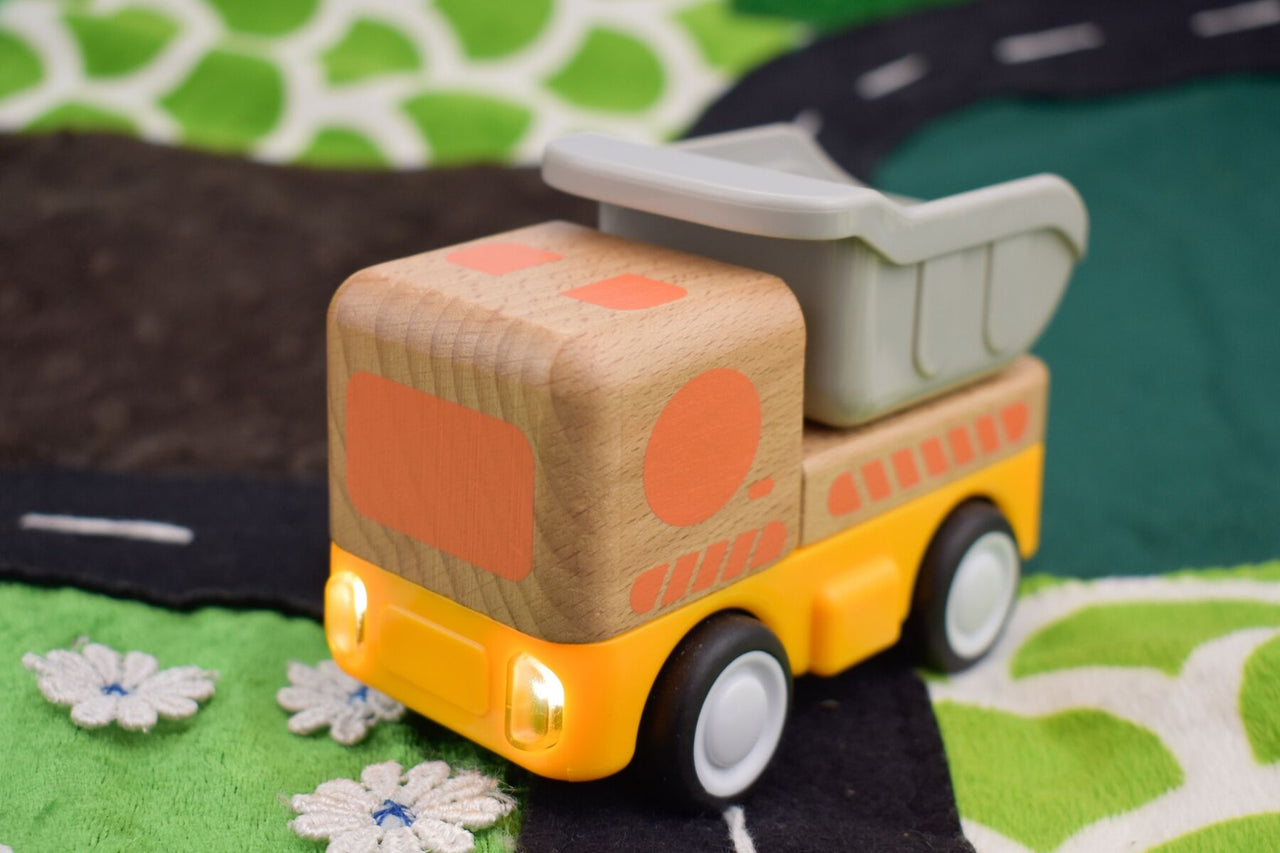 WOODEN FRICTION TRUCK RECYCLING WITH SOUND AND LIGHT