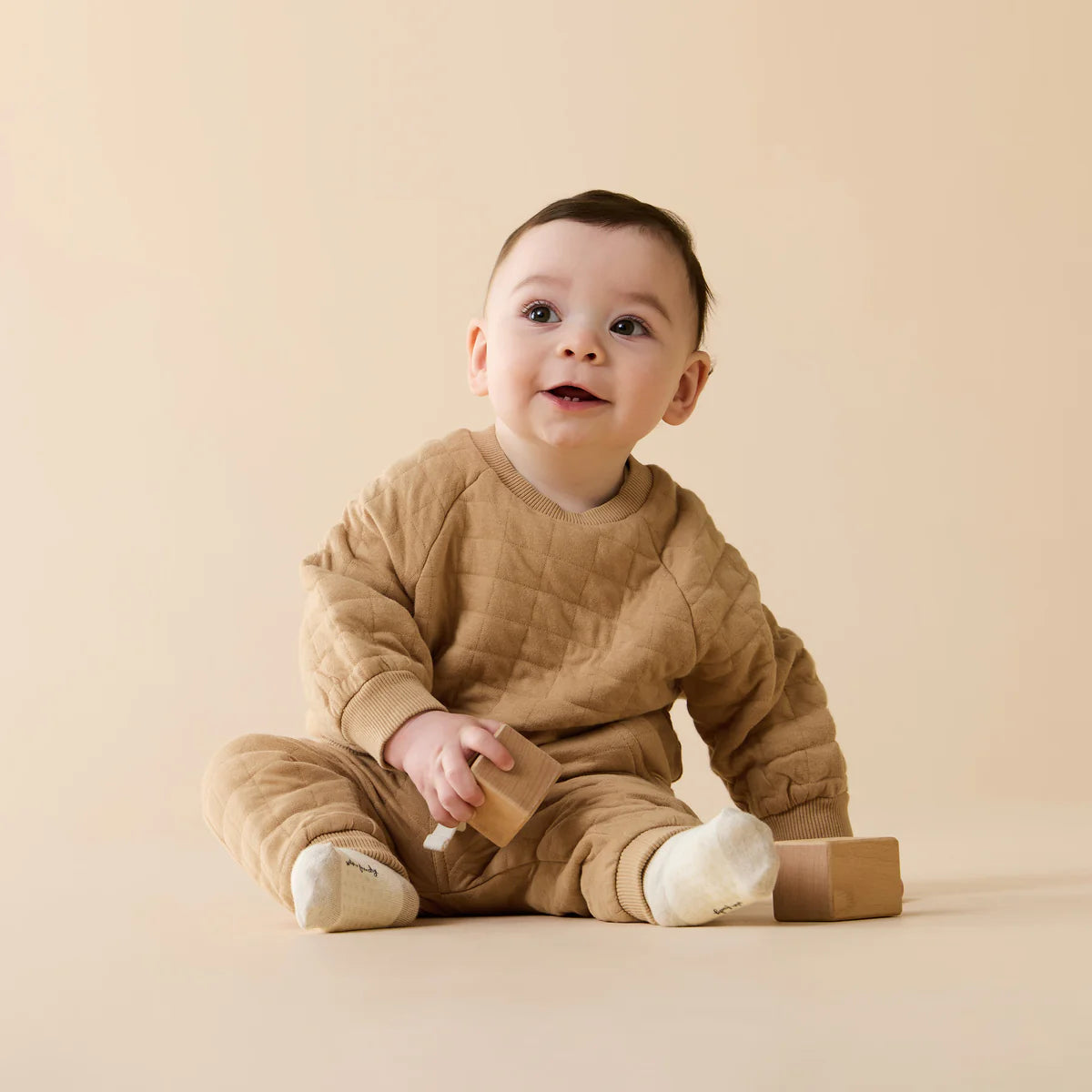 WILSON & FRENCHY HONEY FAWN ORGANIC QUILTED SWEAT