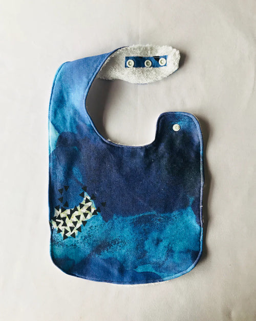 LITTLE WARRIOR & CO ORGANIC COTTON FEEDING BIB-OCEAN BLUE