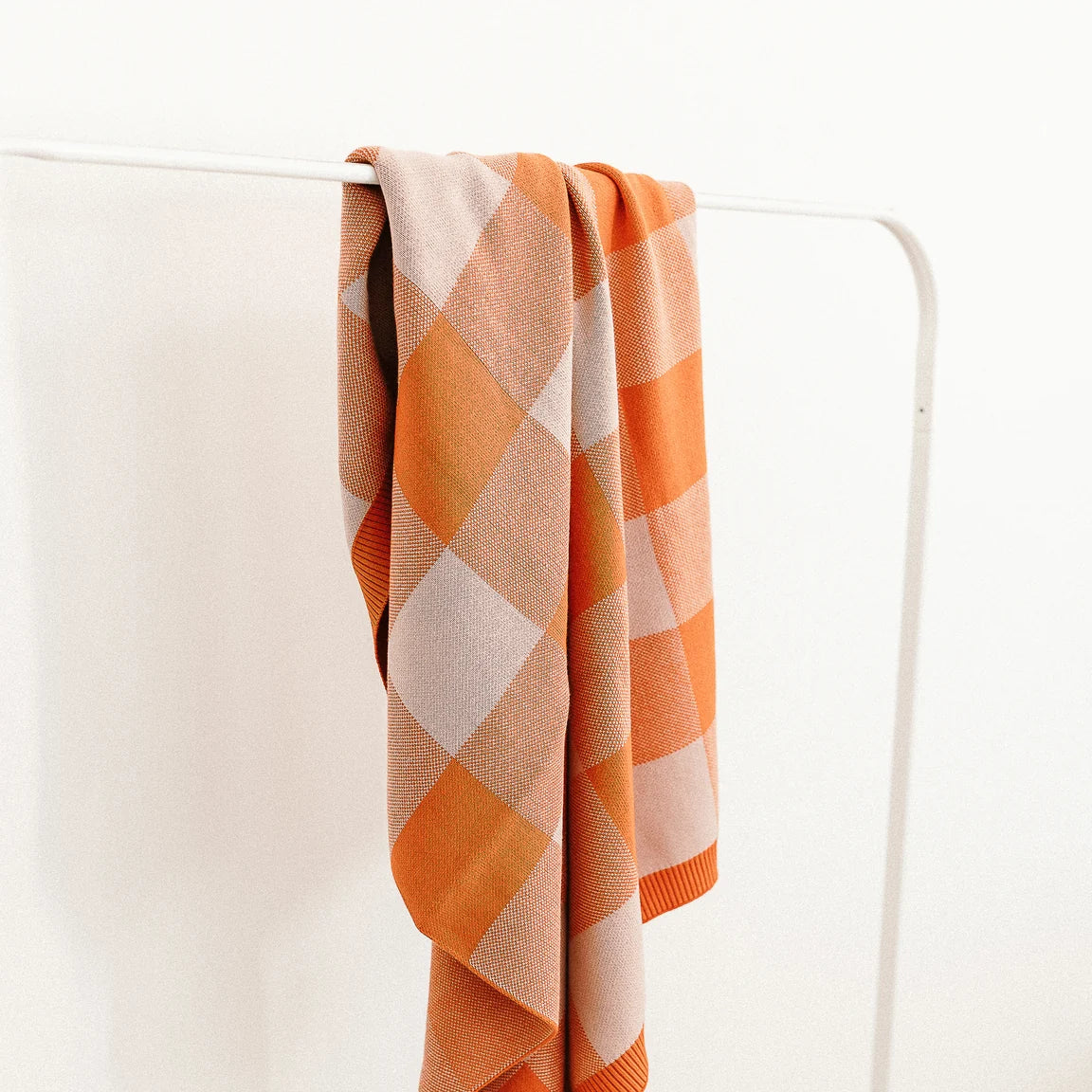THE REST ORGANIC COTTON KNIT BLANKET - BUBBLEGUM PICNIC